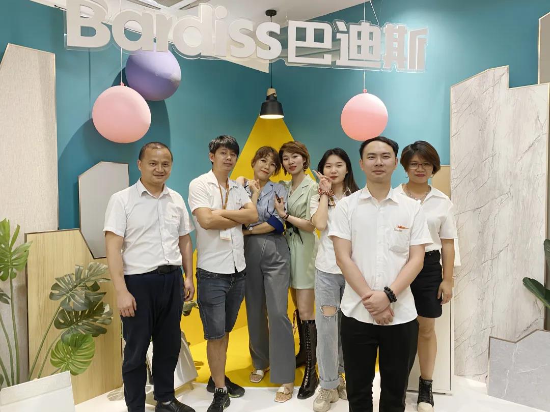 億元補貼.5折起---5.1活動煥新季暨背景墻系列新品感恩上市 系列活動完滿收官！